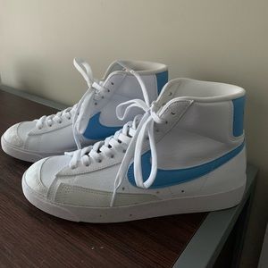NEW Women’s Blazer Mid ‘77 Size 9 White/Blue